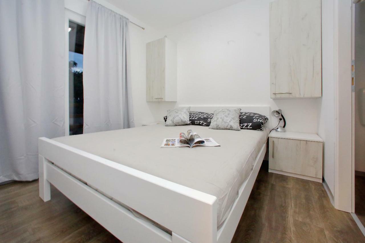 Mobile Homes Olive And Sea Bibinje Exterior photo